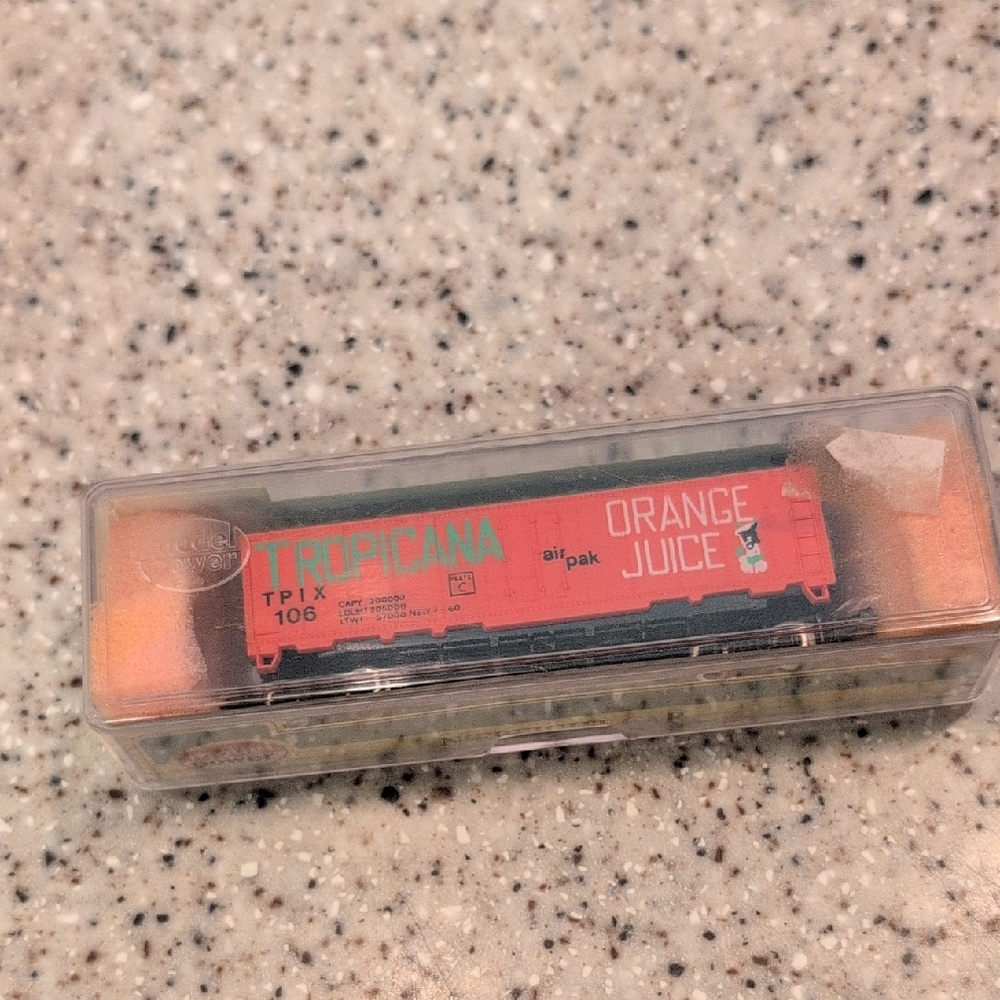 Model Power 3726 Refrigorator Car Tropicana Orange Juice